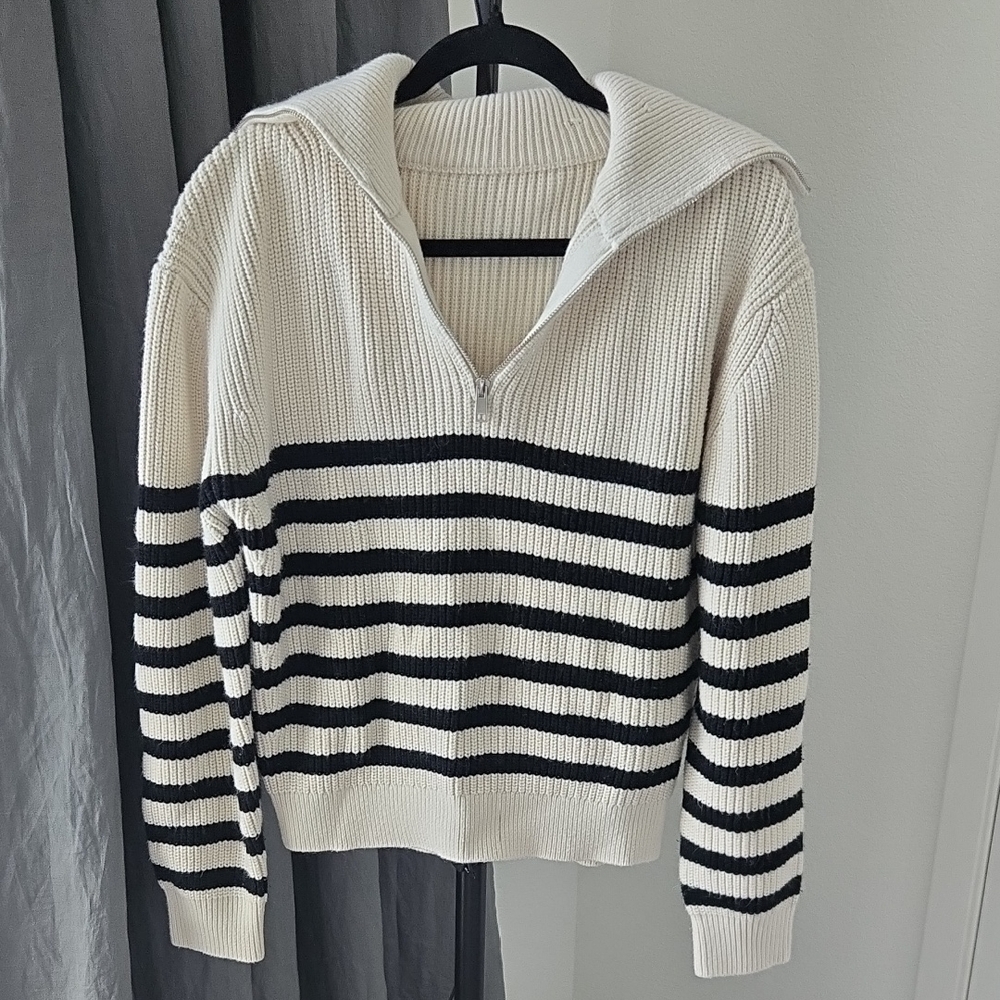 Striped Black and White Women's Sweater Size L